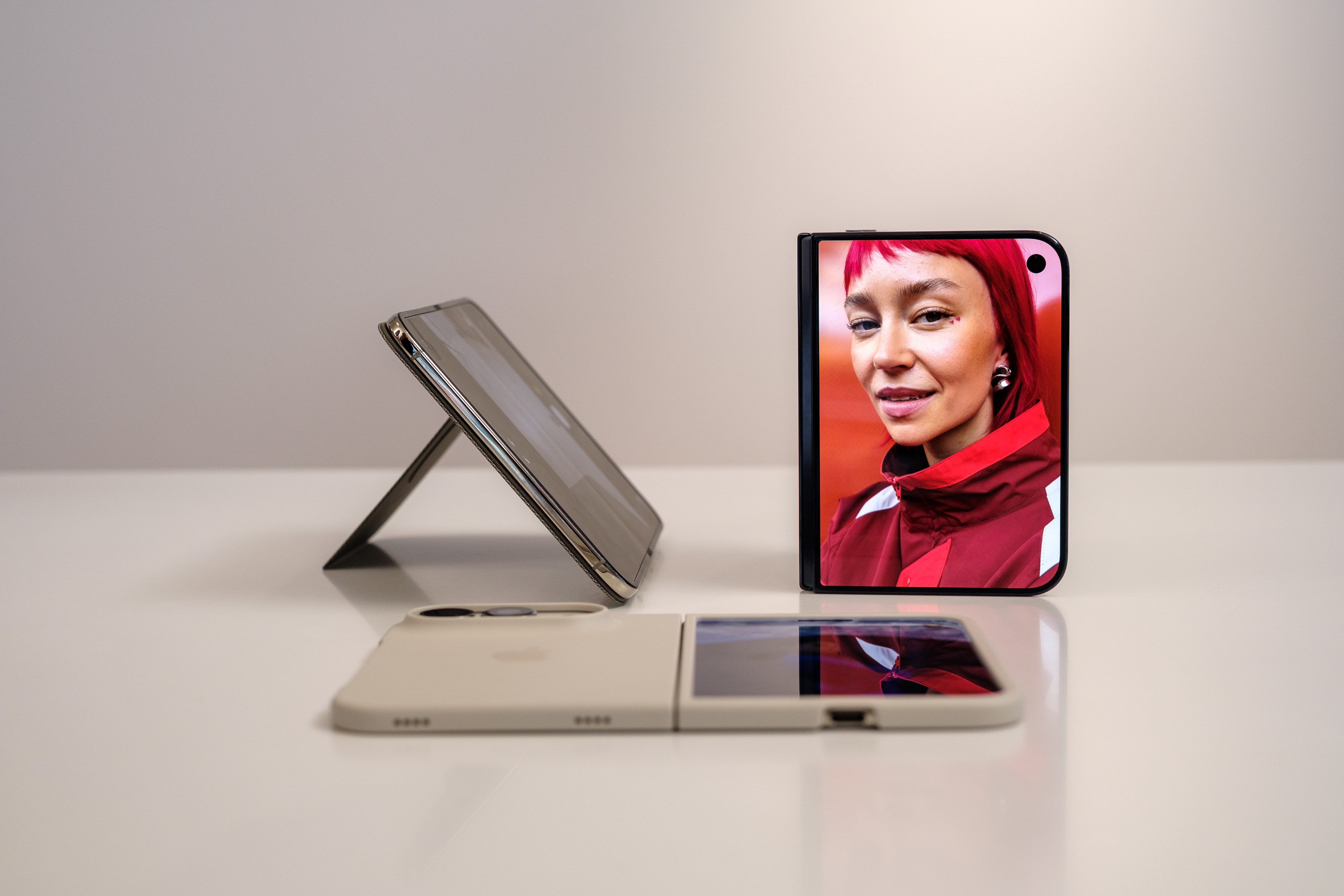 Ốp lưng iPhone Duo: bảo vệ bản lề hay chọn gọn nhẹ?