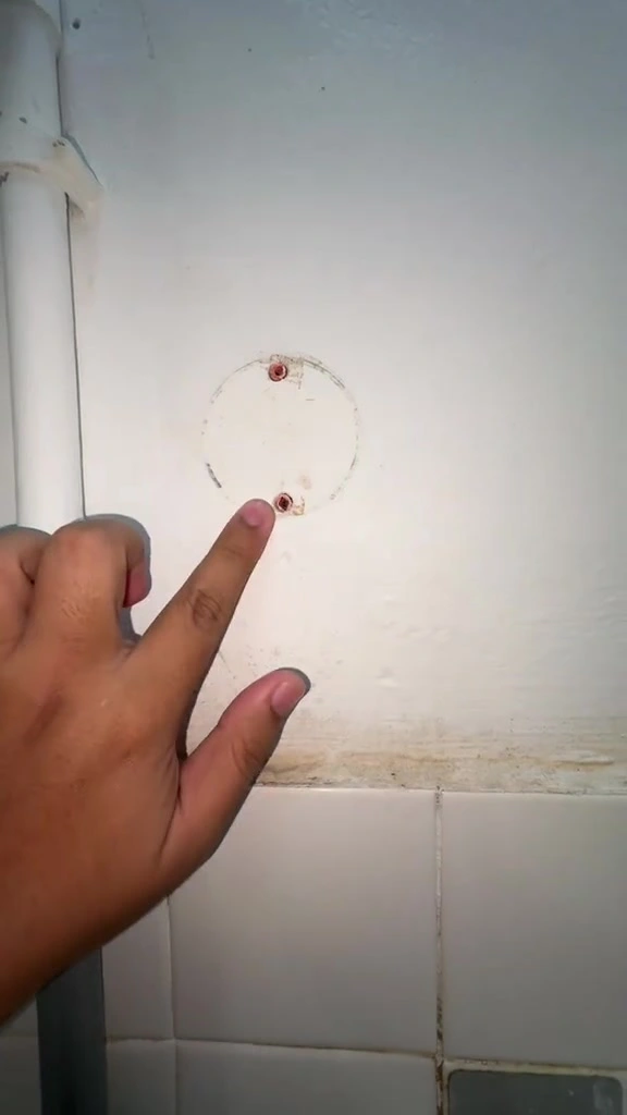 Tutup Lubang Paku Dinding Rumah Sewa Sebelum Pindah: Putty RM6.50, Paste RM2.30, Foam & Patch — Saya Selamatkan Deposit