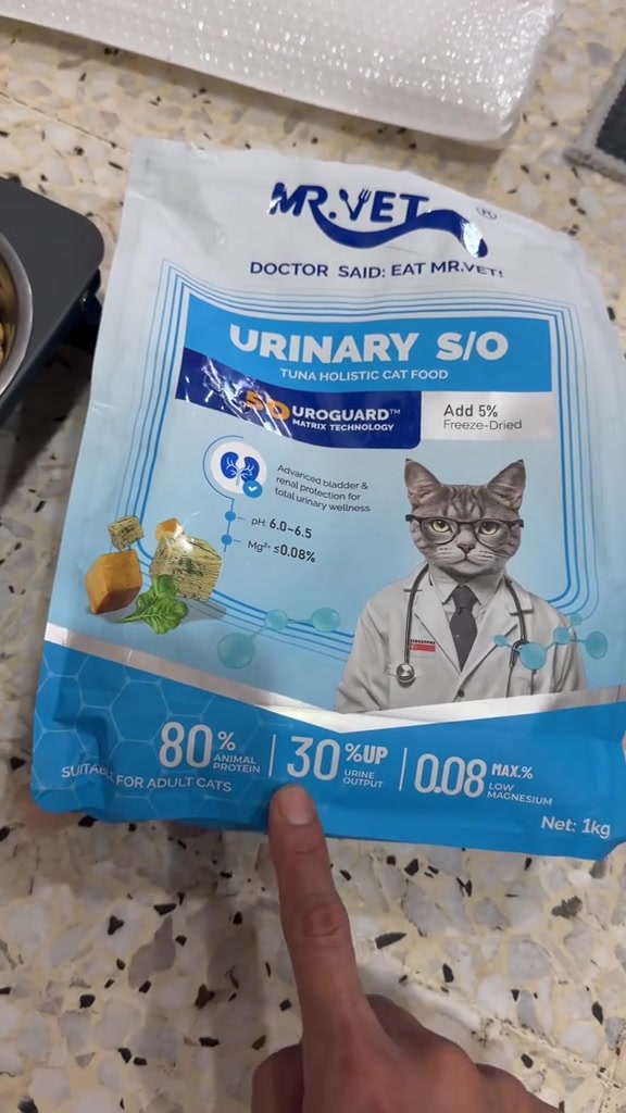Beg makanan kucing Mr.Vet Urinary S/O 1kg dengan label sasaran pH 6.0 hingga 6.5 dan magnesium maksimum 0.08 peratus