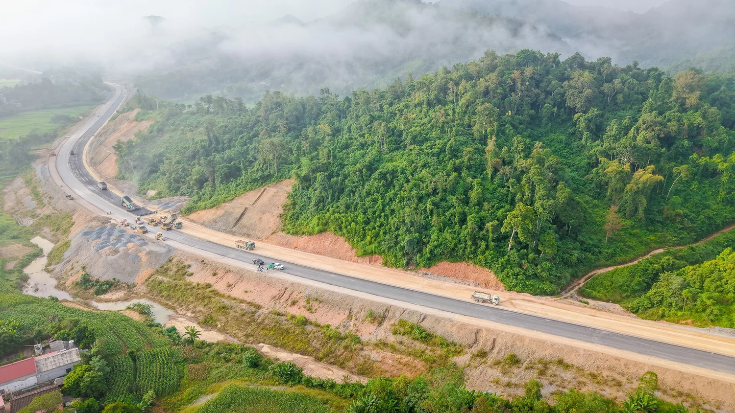 Tăng tốc cao tốc: Chạy đua tiến độ, gỡ nút thắt