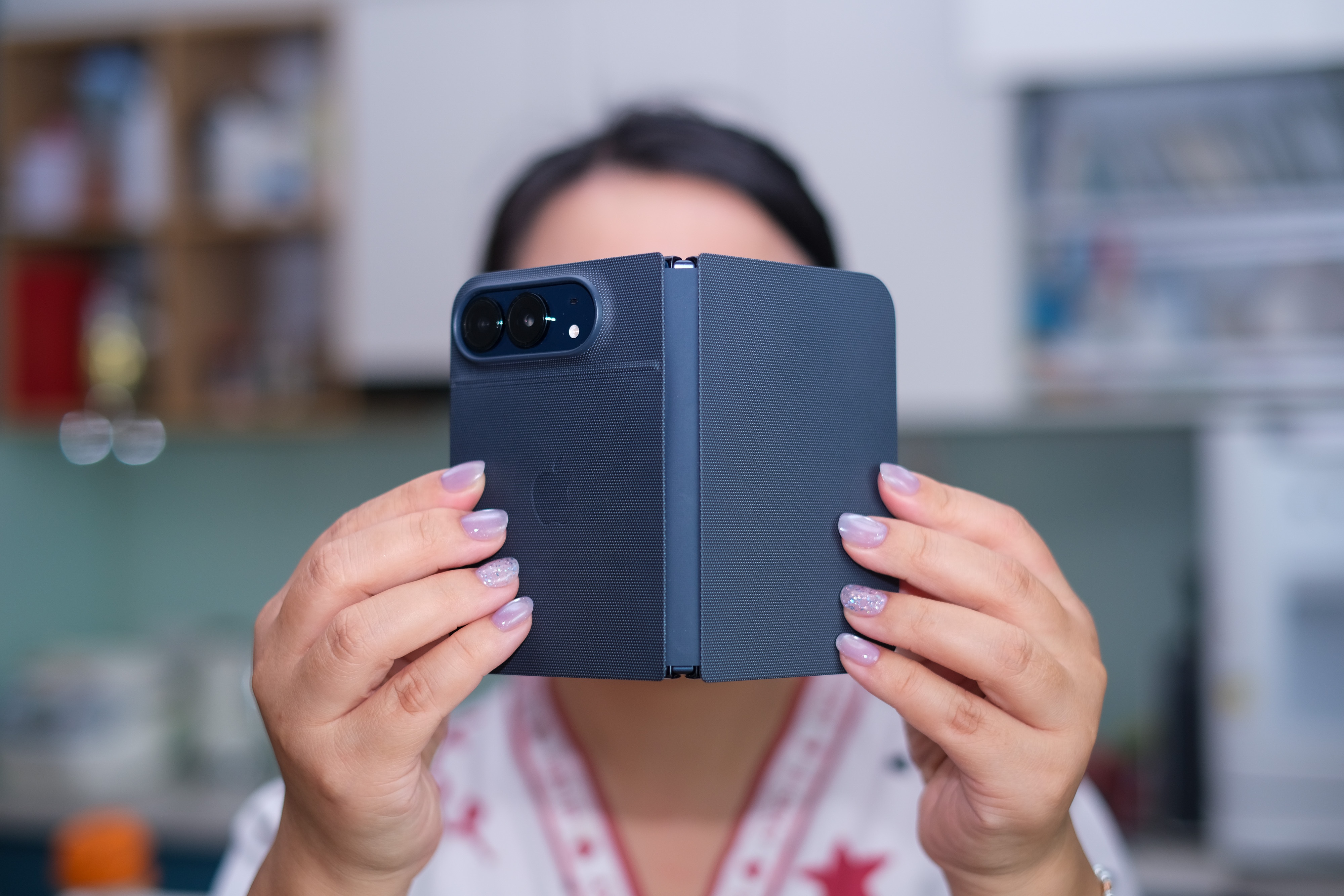 Ốp lưng iPhone Duo: bảo vệ bản lề hay chọn gọn nhẹ?