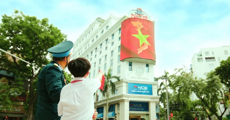 Tùng Dương đánh dấu 25 năm ca hát bằng concert tại Mỹ Đình