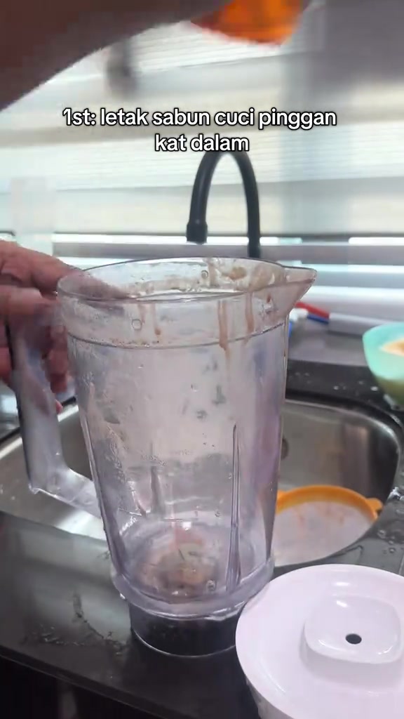 Cuci Blender Tanpa Gosok: Cara Guna Air Sabun Dengan Selamat