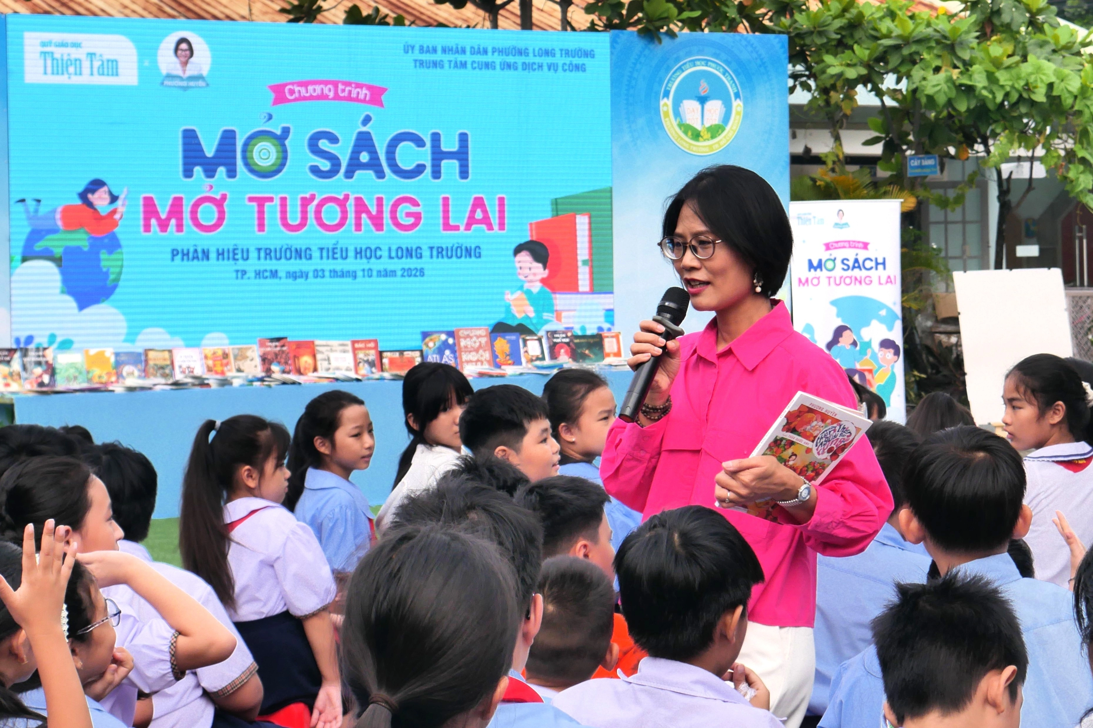 Tủ sách trường học: Mở cánh cửa đọc cho học sinh vùng khó