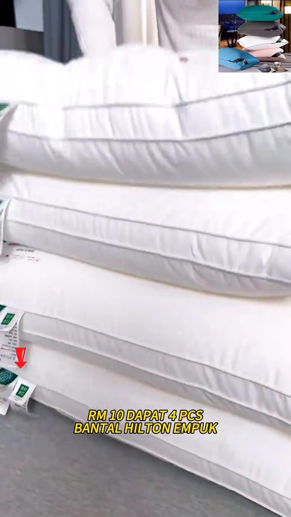 Longgokan empat bantal putih berlabel harga dengan kapsyen tawaran RM10 dapat 4 pcs bantal Hilton