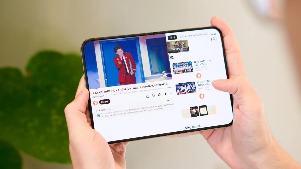 iPhone Duo từ gần 65 triệu đồng: Người mua trả tiền cho điều gì?