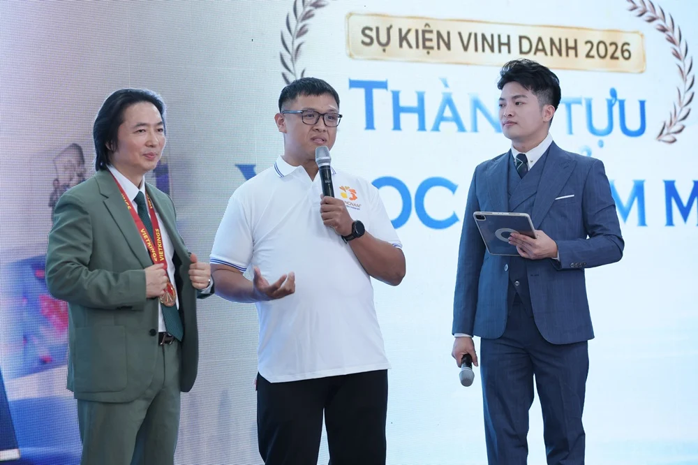 Kỷ lục loại bỏ 17,1 kg da thừa: Ca tạo hình cơ thể nhiều thách thức