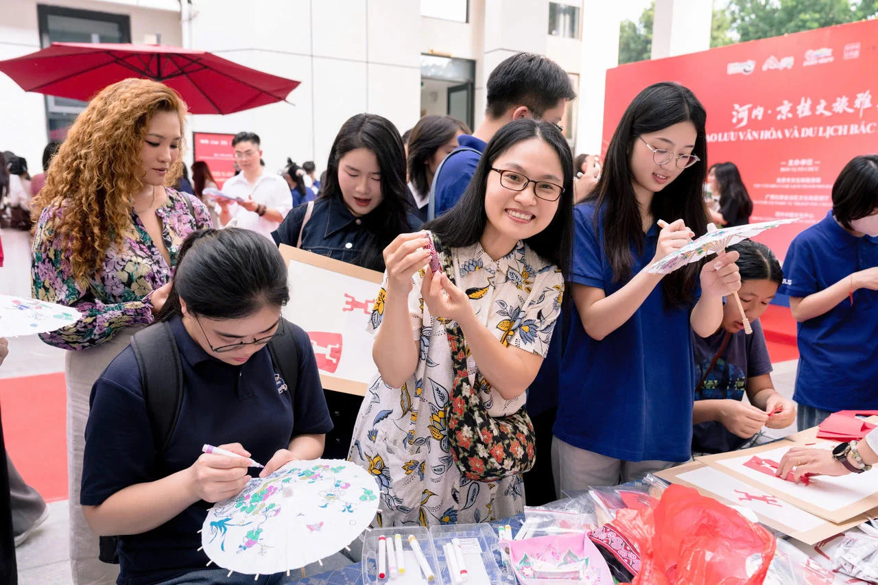 Hà Nội nối Bắc Kinh và Quảng Tây, mở rộng trao đổi du lịch
