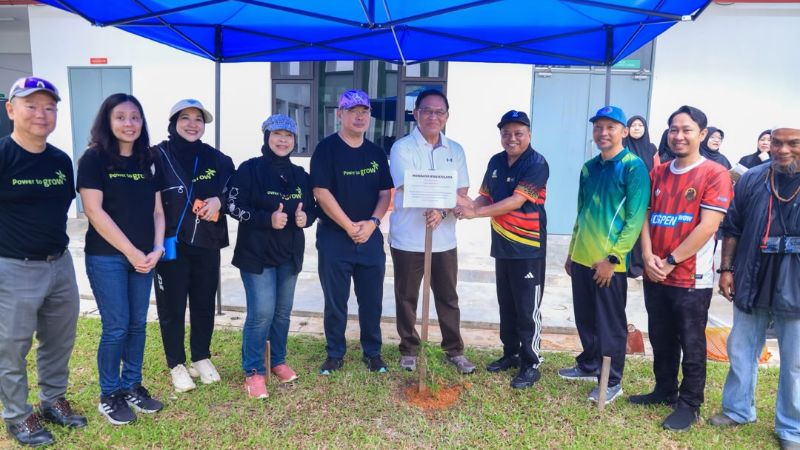 Gotong-Royong dan Penanaman Pokok: Sekolah Sebagai Tapak Didik Alam Sekitar