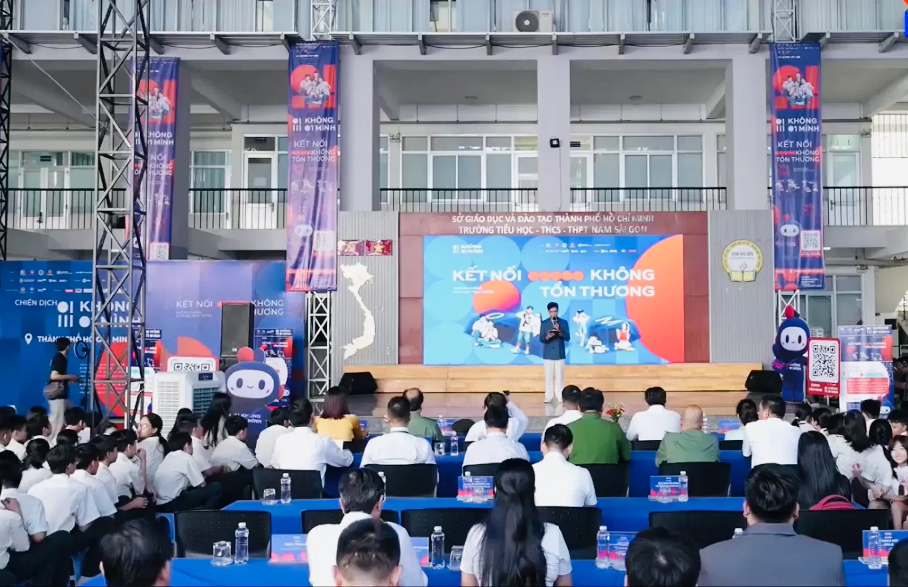 Học sinh được trang bị những kỹ năng nào để tự bảo vệ bản thân khỏi nguy hiểm trực tuyến
