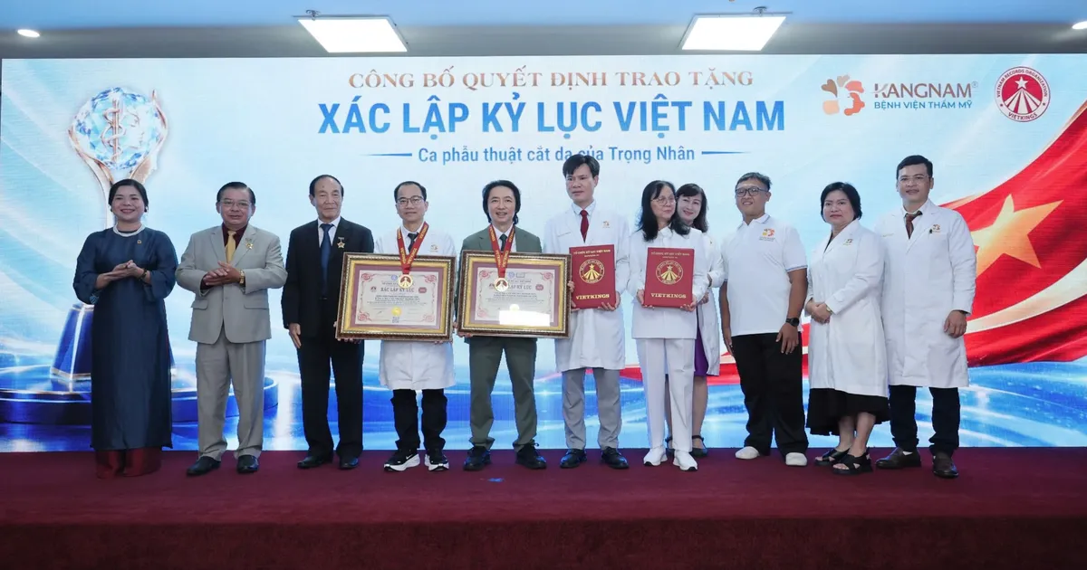 Phẫu thuật tạo hình cơ thể loại bỏ 17,1kg da thừa xác lập kỷ lục Việt Nam