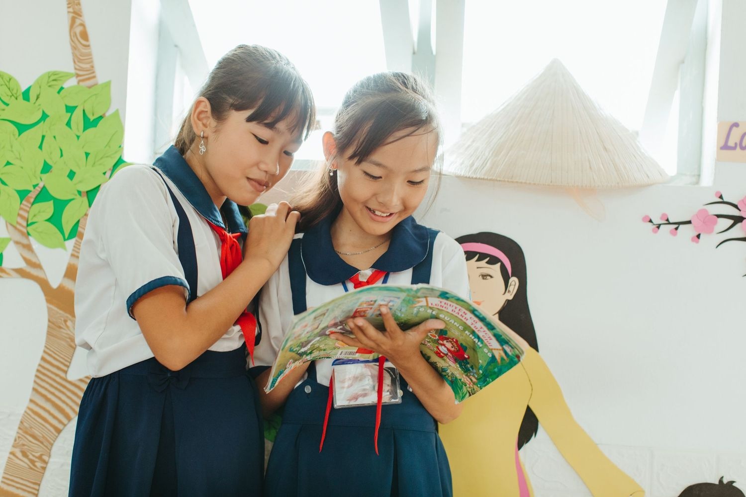 Tủ sách trường học: Mở cánh cửa đọc cho học sinh vùng khó