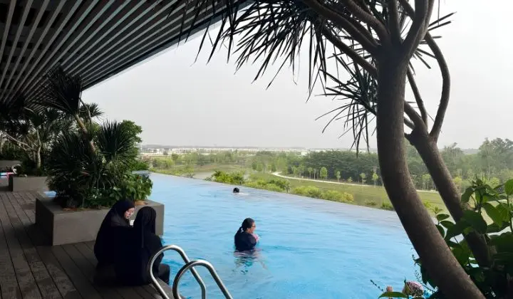 Kolam Wetland atau Pantai Pulau: Pilih Staycation Anda