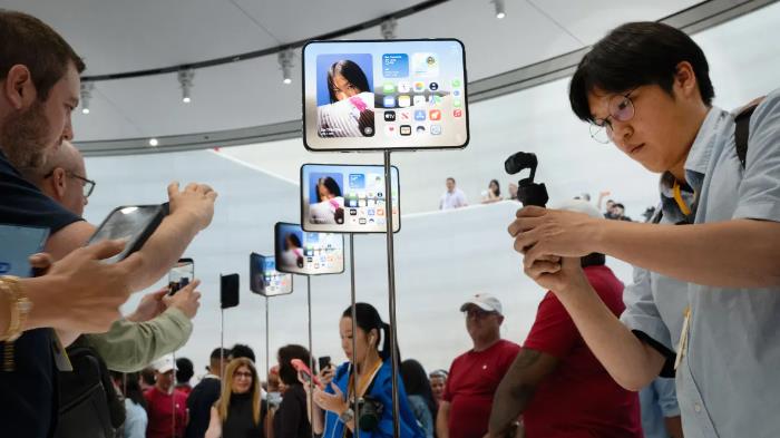 iPhone Duo cháy hàng: Tín hiệu tăng trưởng mới cho Apple?
