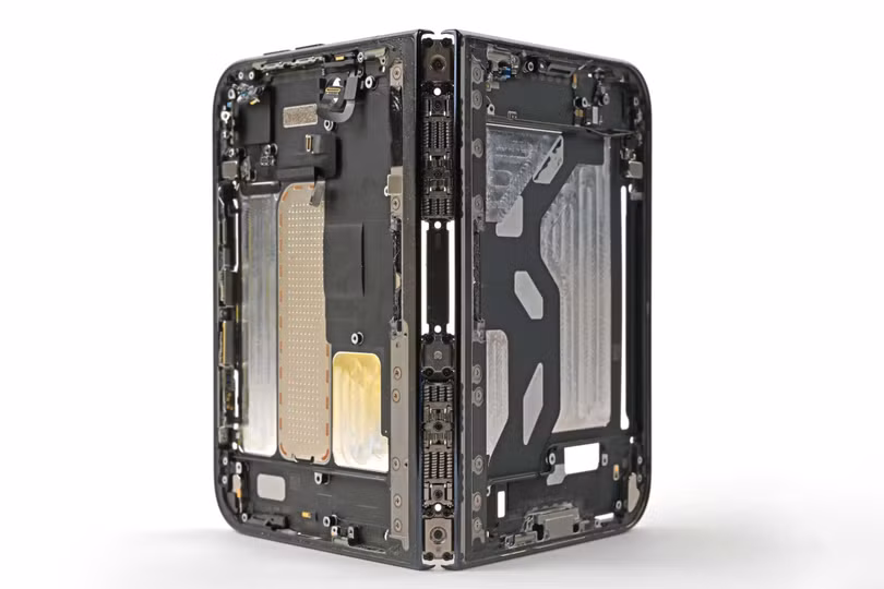 Apple xác nhận iPhone Duo nứt màn hình trong, đề nghị đổi máy