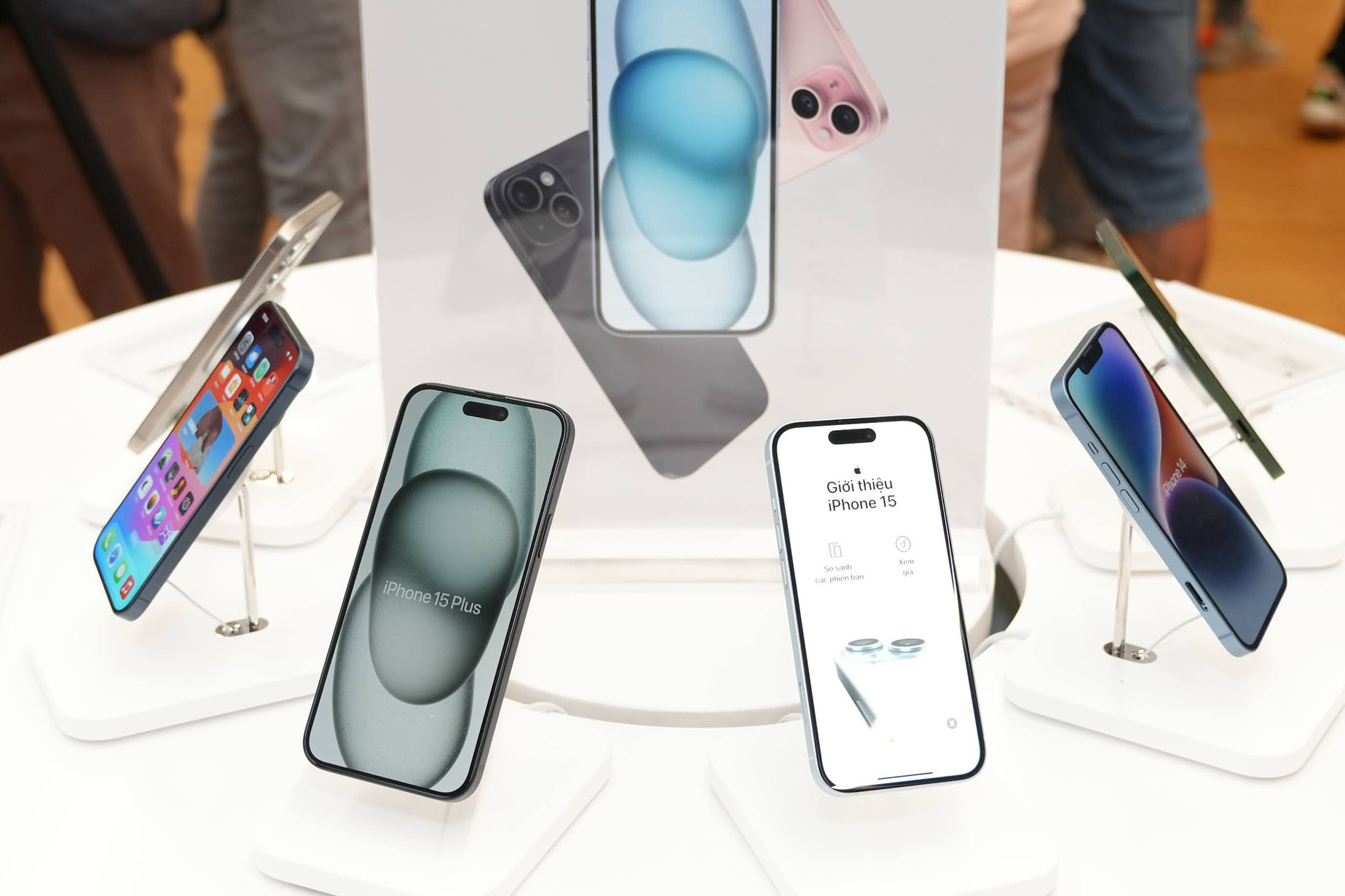 iPhone Duo vừa mở bán đã bị đẩy lên 80 triệu đồng: Đừng vội mua sang tay