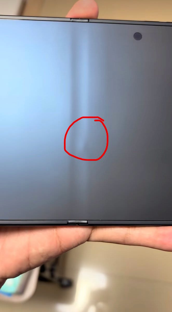 iPhone Duo nứt màn hình sau vài giờ: Vì sao bị từ chối bảo hành?