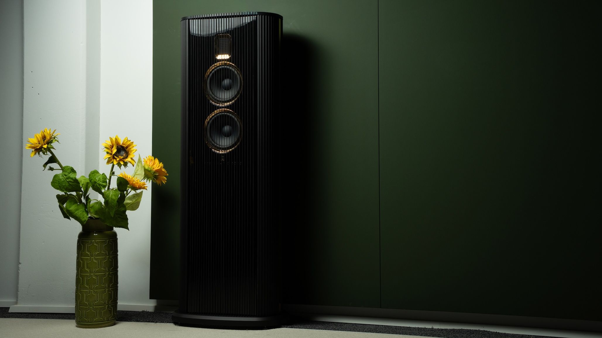 Loa Đứng Nhập Môn Audio Solutions Và Steinway: Chọn Mẫu Nào Cho Phòng Khách Hi-Fi?
