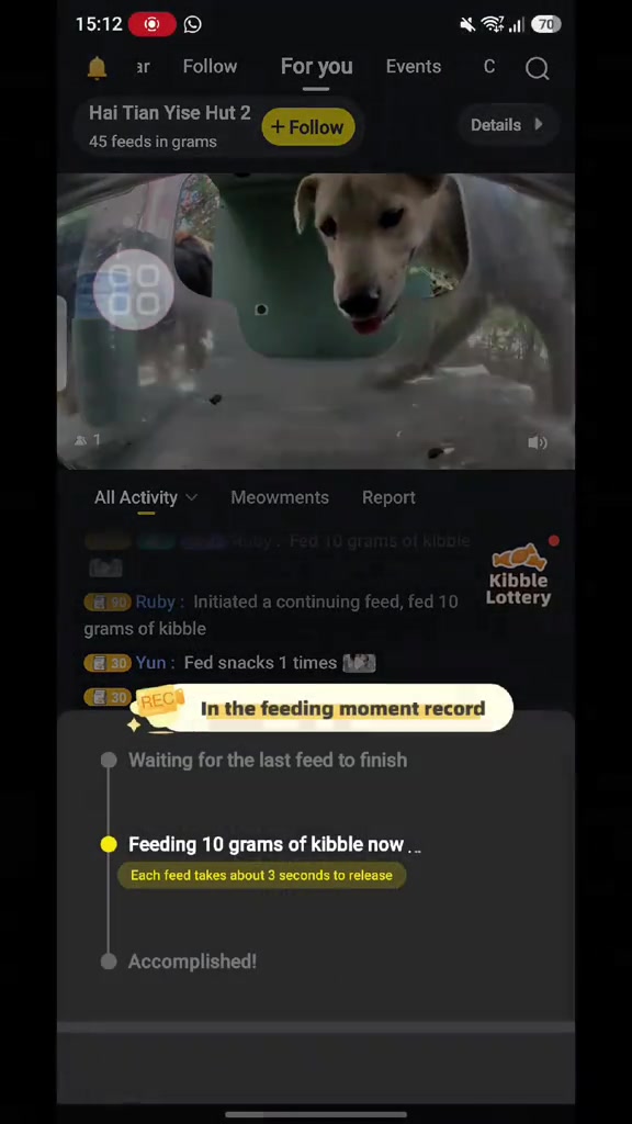 Skrin aplikasi Purrrr menunjukkan siaran langsung feeder dengan seekor anjing menjengah dan rekod sesi makan 10 gram kibble yang mengambil masa sekitar tiga saat