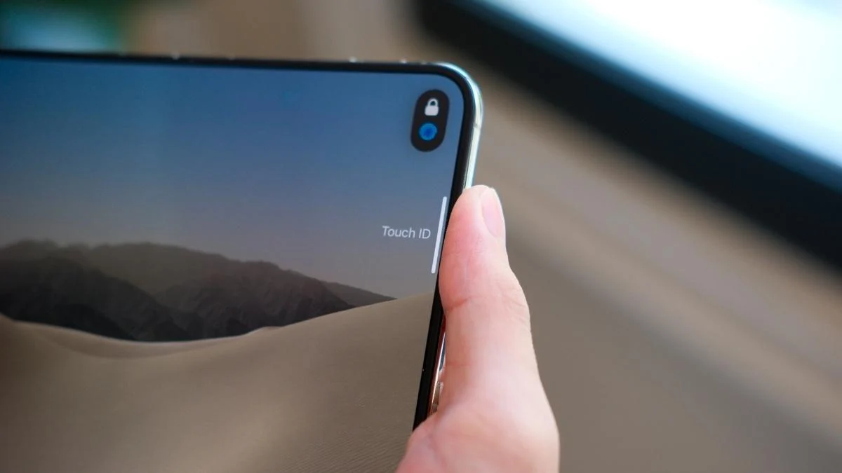 iPhone Duo từ gần 65 triệu đồng: Người mua trả tiền cho điều gì?