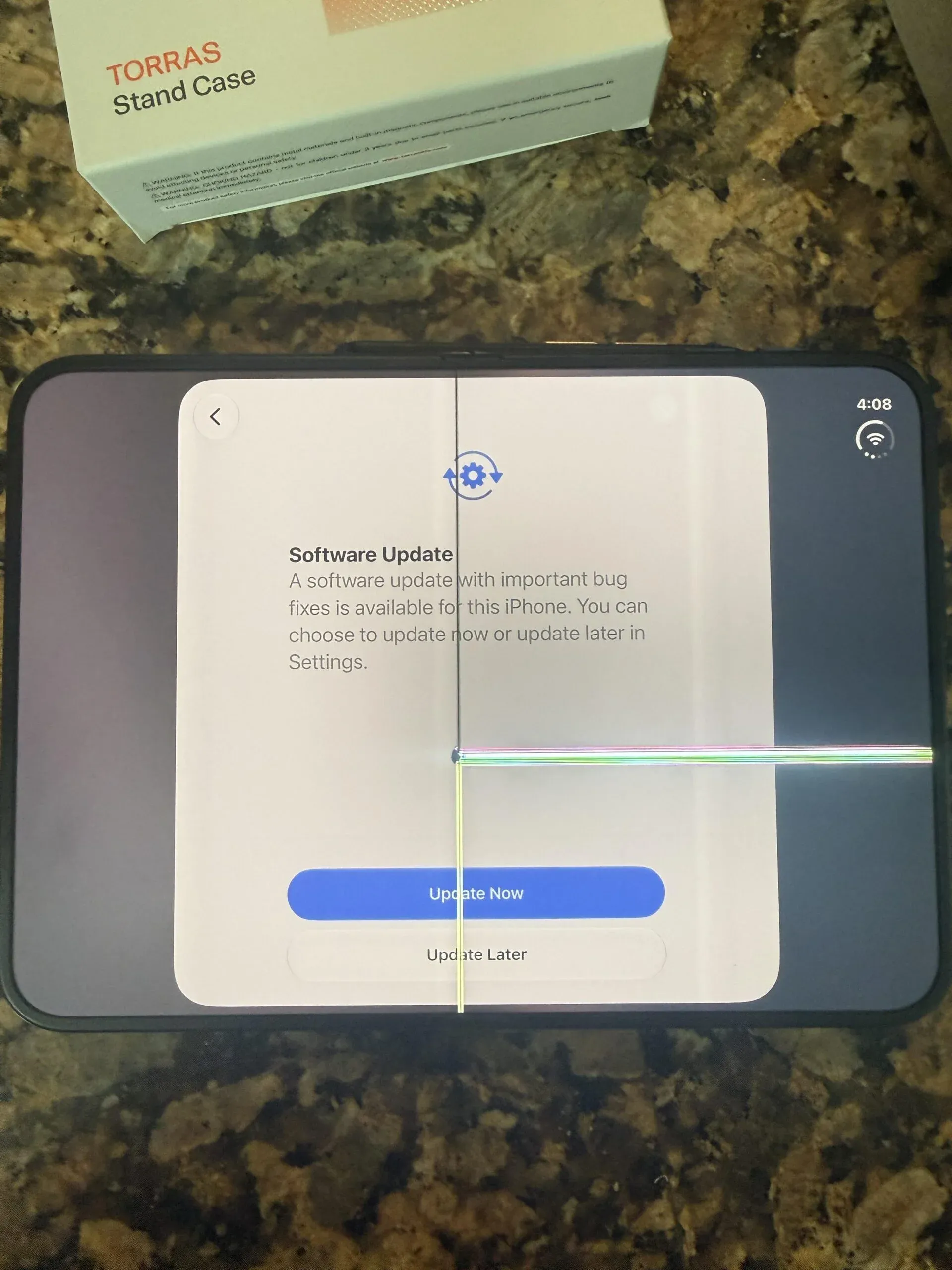 iPhone Duo nứt, sọc màn chỉ sau vài giờ: Có nên mua ngay?