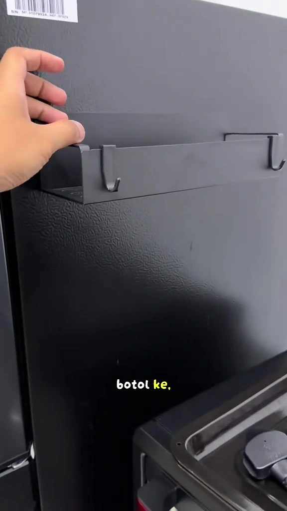 Rak Magnet Tepi Peti Sejuk Rumah Sewa: RM15.91 vs RM26.84, Tumbler Muat Tak?