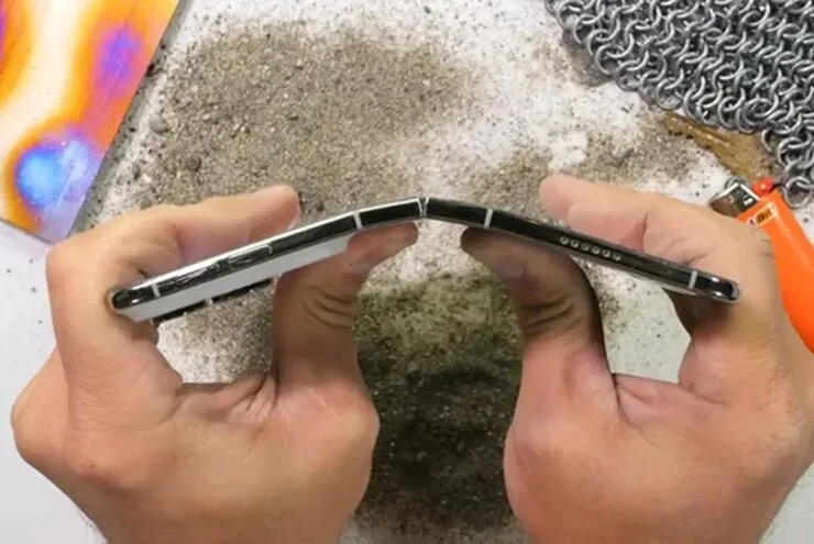 iPhone Duo vs Galaxy Z Fold8: Bản lề lộ điểm yếu
