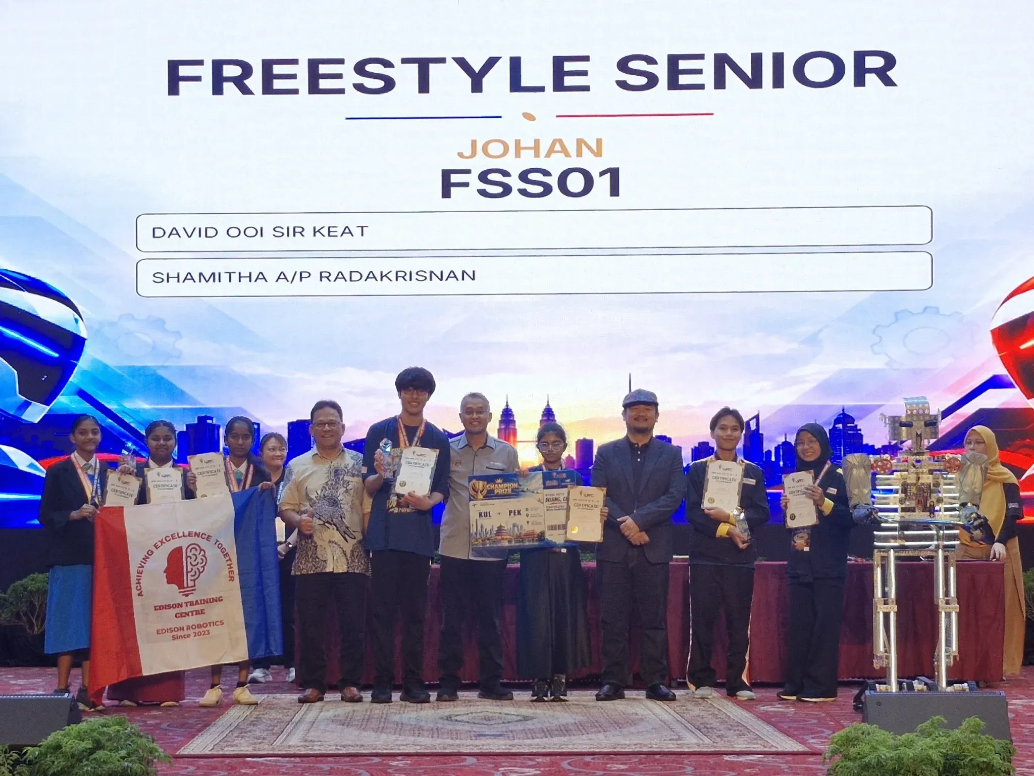 Dua Belas Juara Robotik, Satu Pentas Dunia
