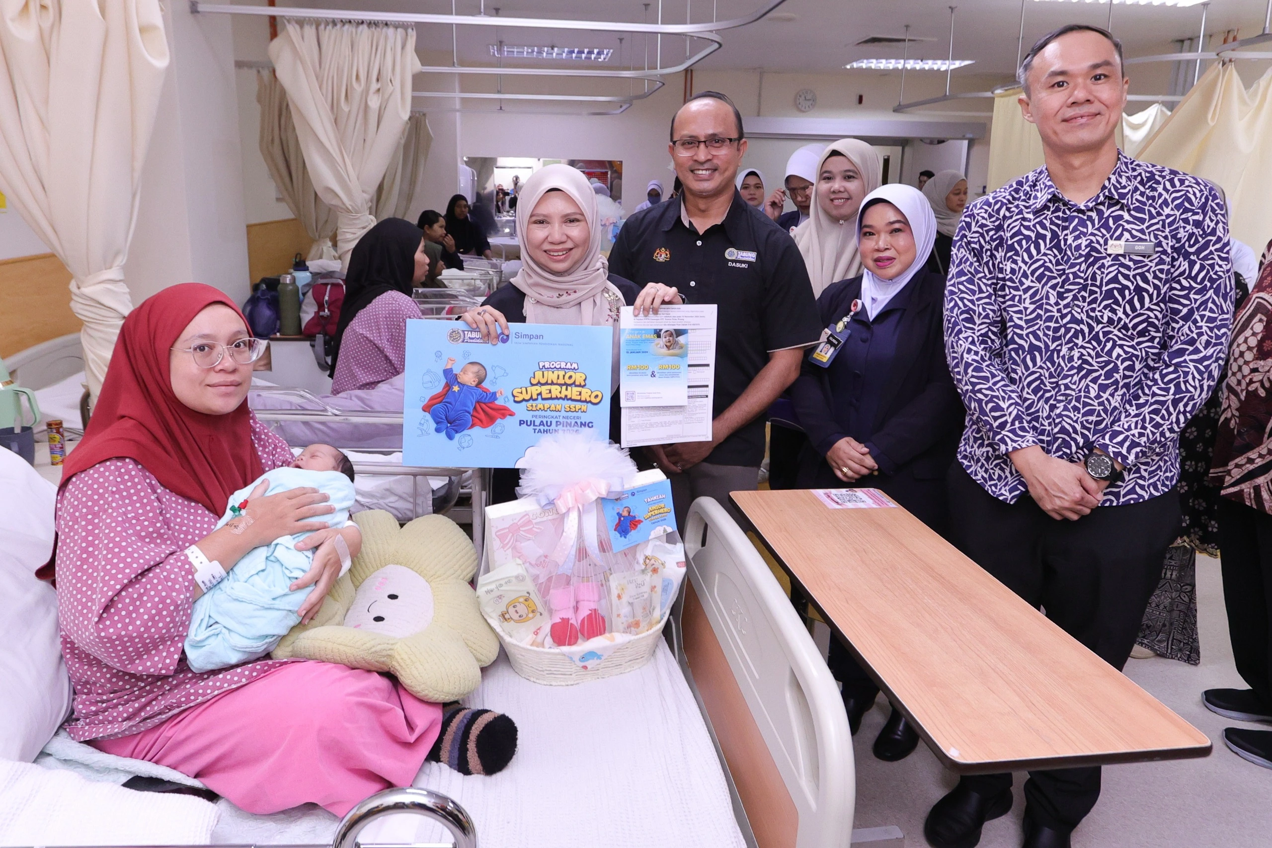 Cara Memulakan Simpanan Pendidikan untuk Bayi Baru Lahir