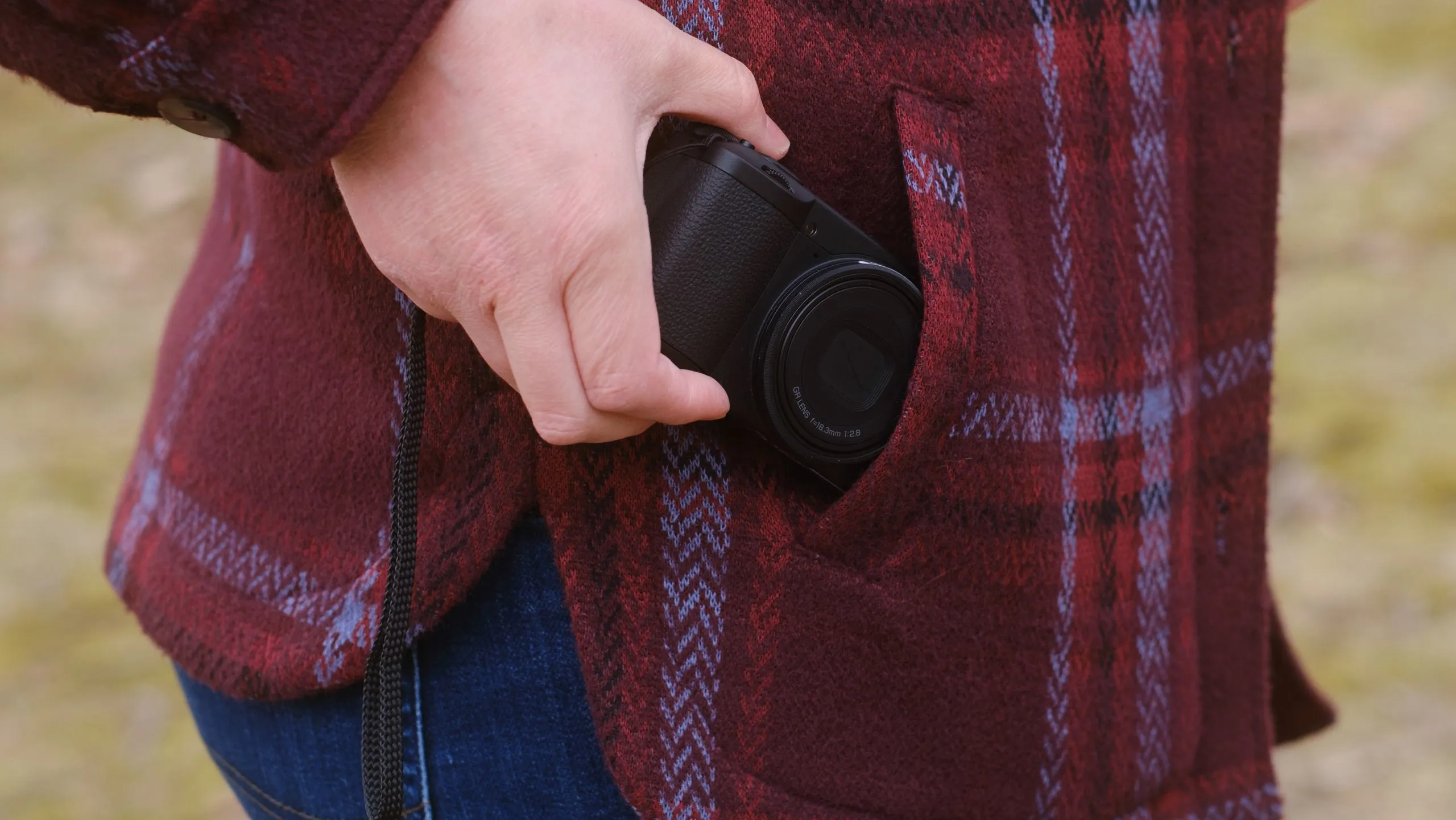 Mirrorless chững lại, máy ảnh compact bứt tốc