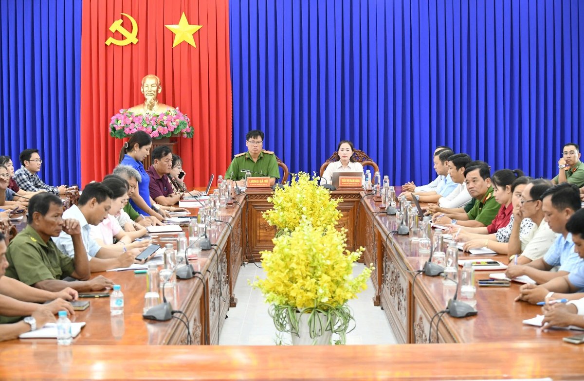 Người dân góp ý cho công an xã: Giám sát an ninh trật tự ra sao?