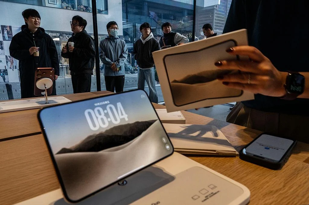 iPhone Duo vừa mở bán đã giảm giá: Người mua nên hiểu gì?