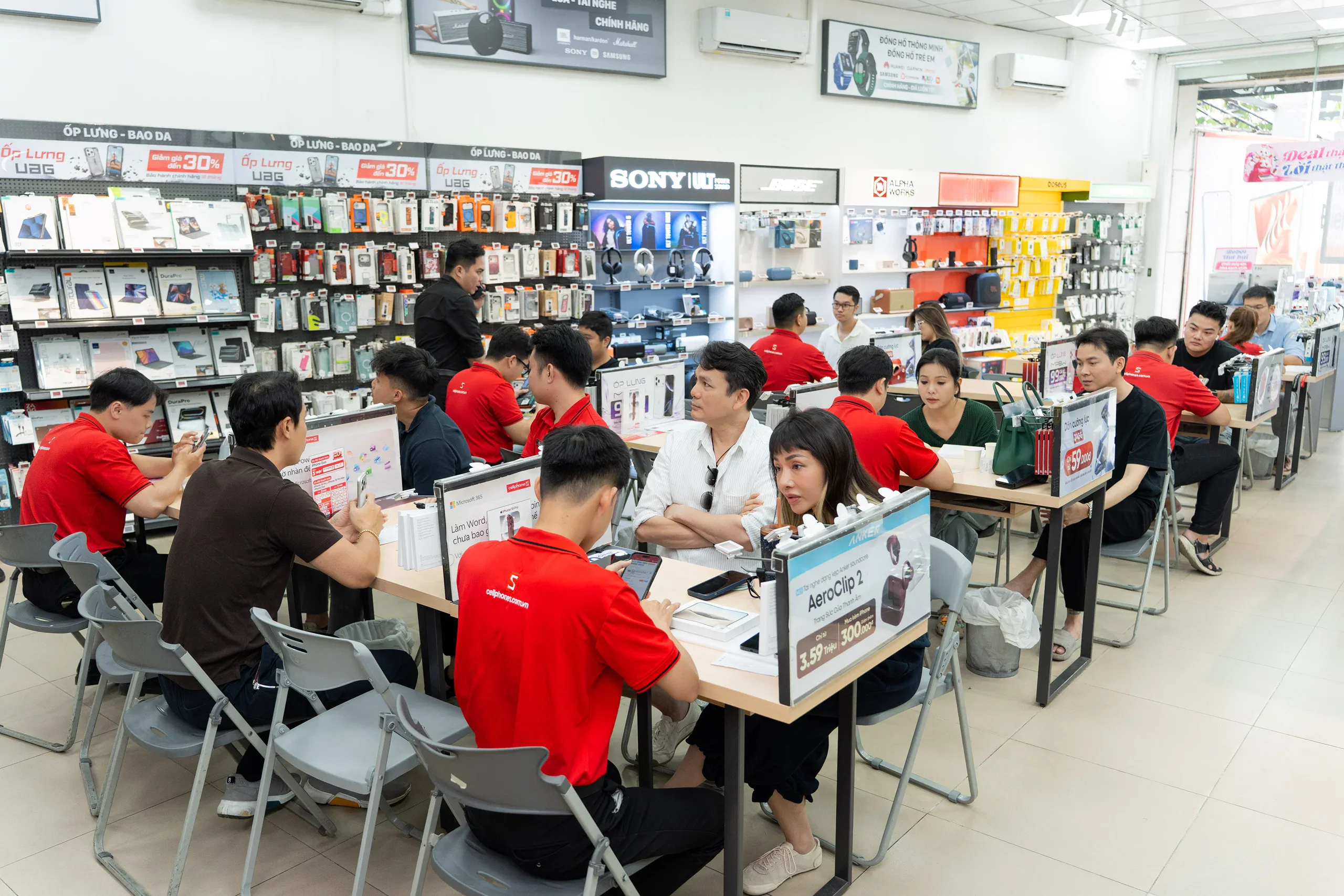 iPhone Duo chính hãng tại CellphoneS: Có nên mua dịp mở bán?