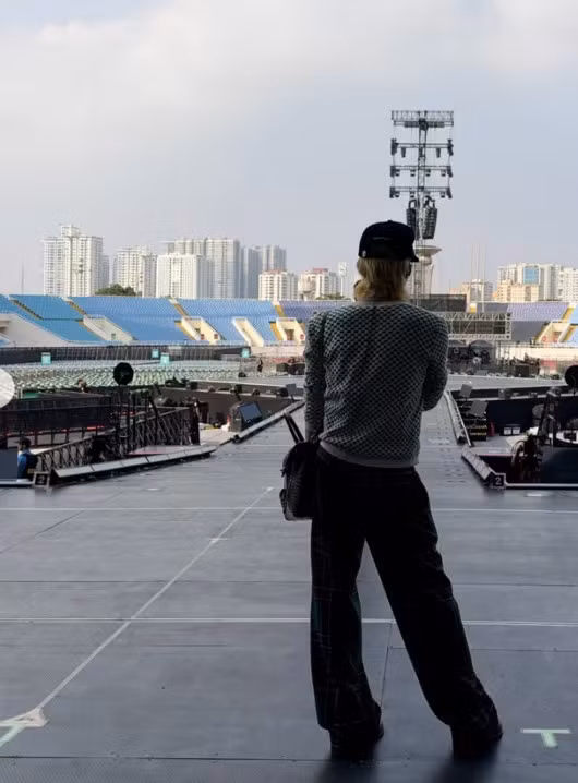 G-Dragon hé lộ những khoảnh khắc hậu trường ít thấy của BIGBANG tại Hà Nội