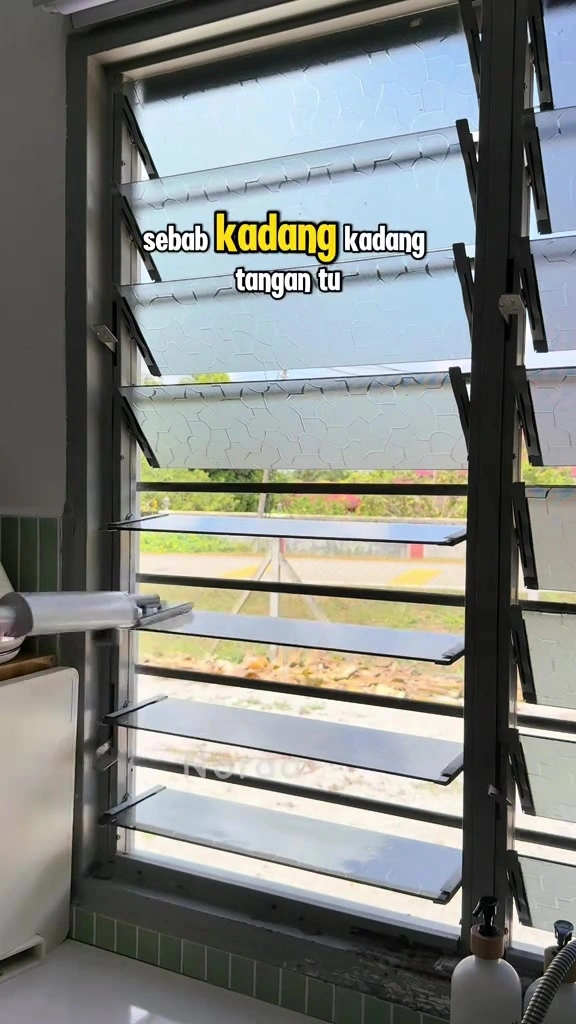 Tingkap Nako Kotor? Mini Mop vs Squeegee — Mana Berbaloi Untuk Rumah Sewa