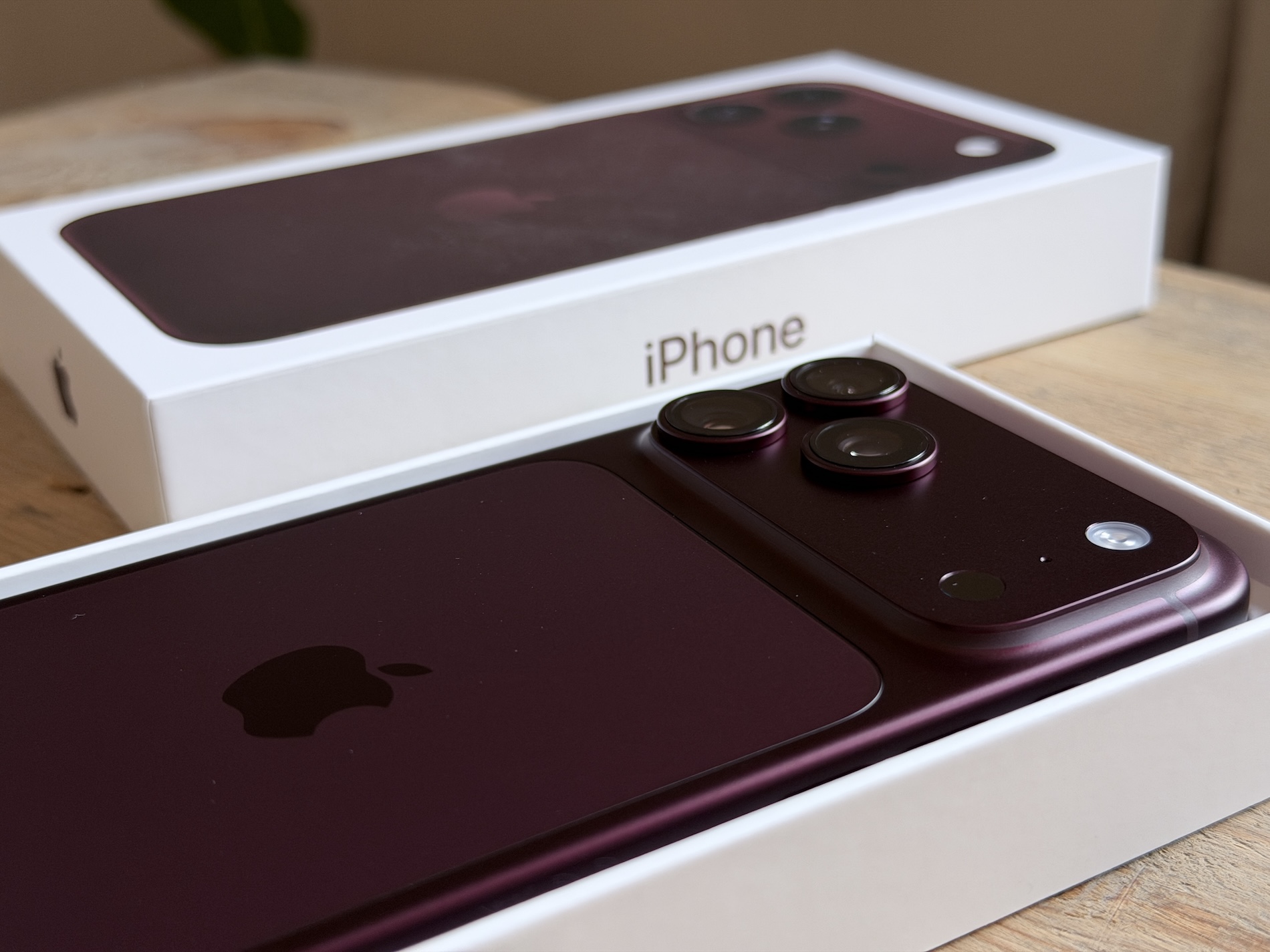iFixit Chỉ Ra Hai Chi Tiết Có Thể Khiến Màn Hình iPhone Duo Bị Nứt