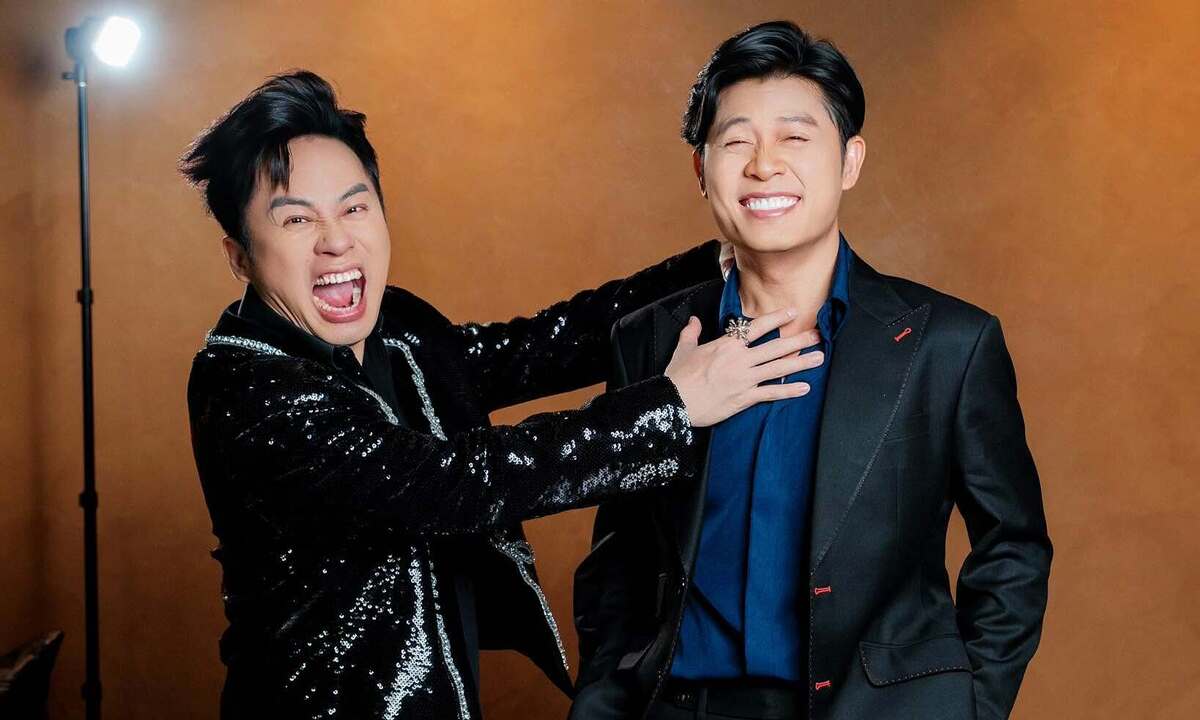 Tùng Dương hội ngộ Nguyễn Văn Chung trong concert kỷ niệm 25 năm ca hát