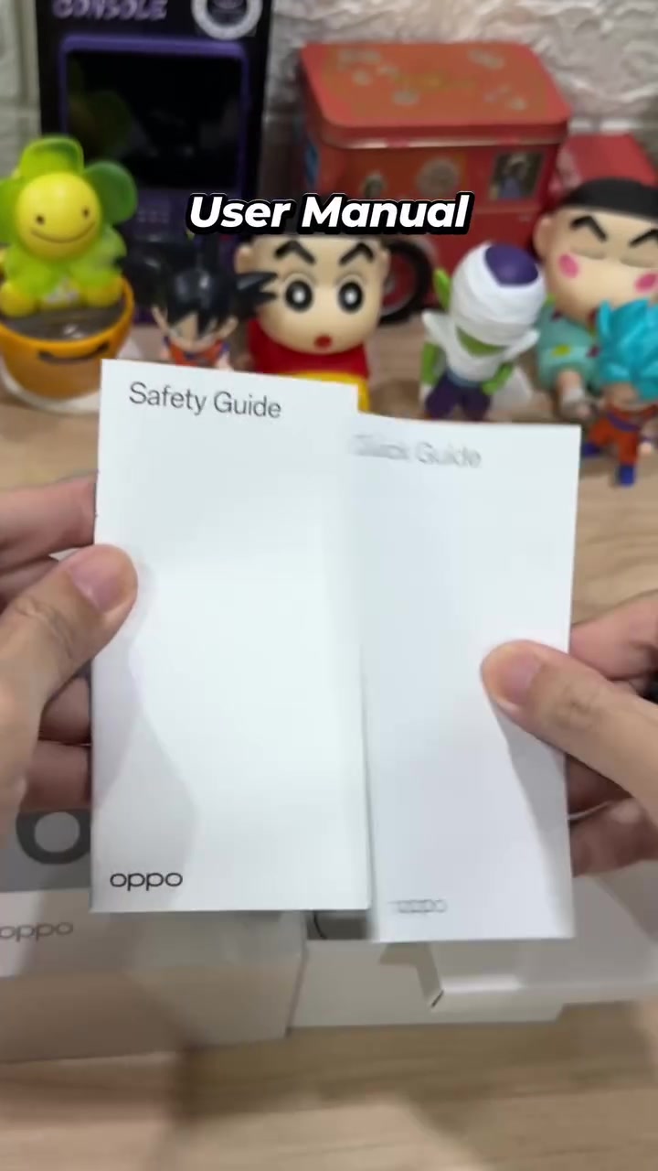 Panduan keselamatan dan kotak telefon dalam sesi unboxing OPPO A6c
