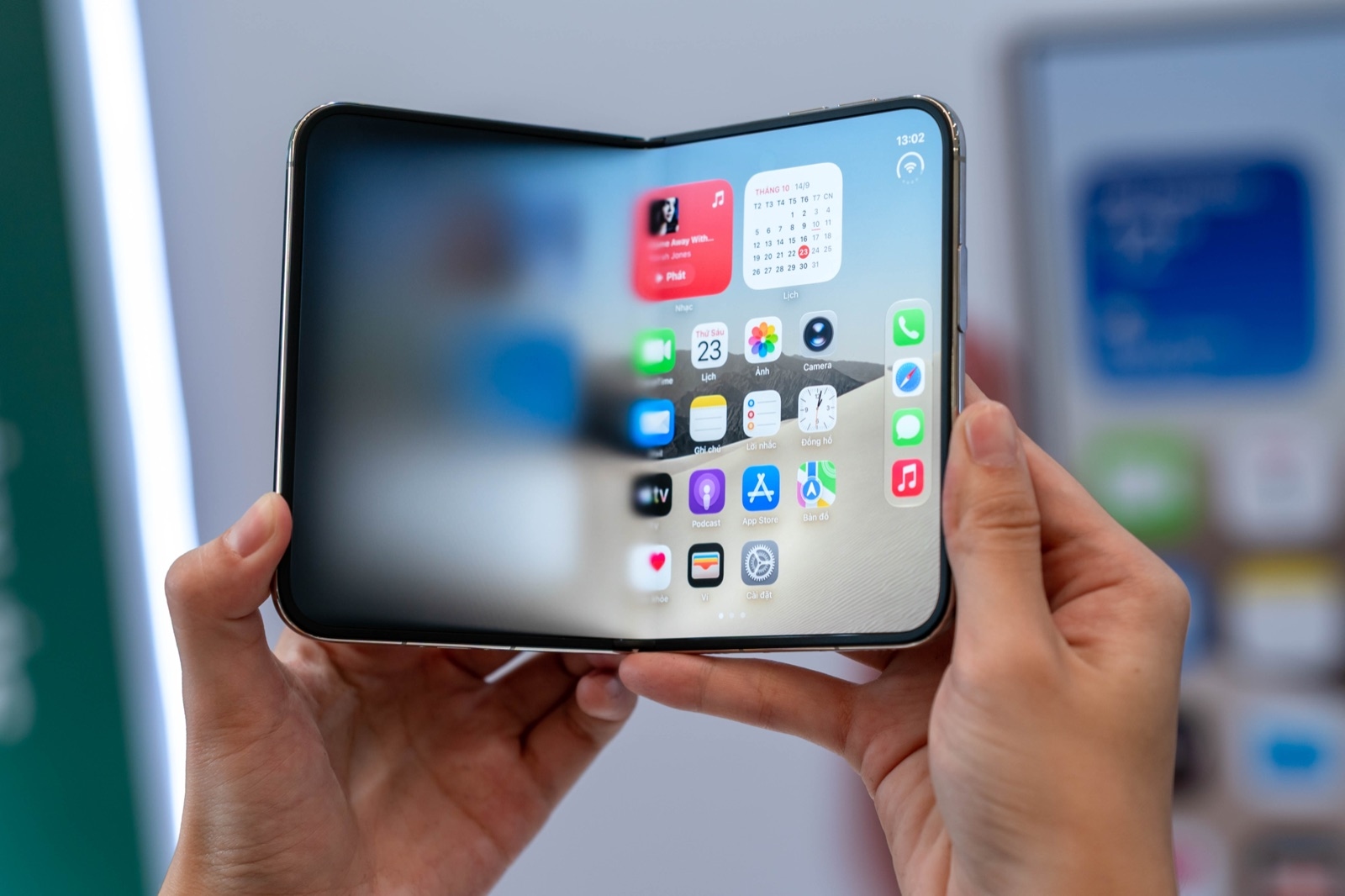 Dùng iPhone Duo một tuần: Màn hình gập thay đổi cách dùng ra sao?