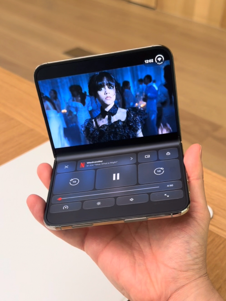 Ứng dụng trên iPhone Duo đã thích ứng với màn hình gập đến đâu?