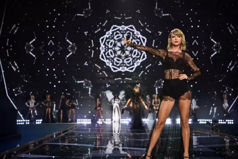 Từ catwalk đến bản live: âm nhạc đổi vai tại Victoria’s Secret Fashion Show