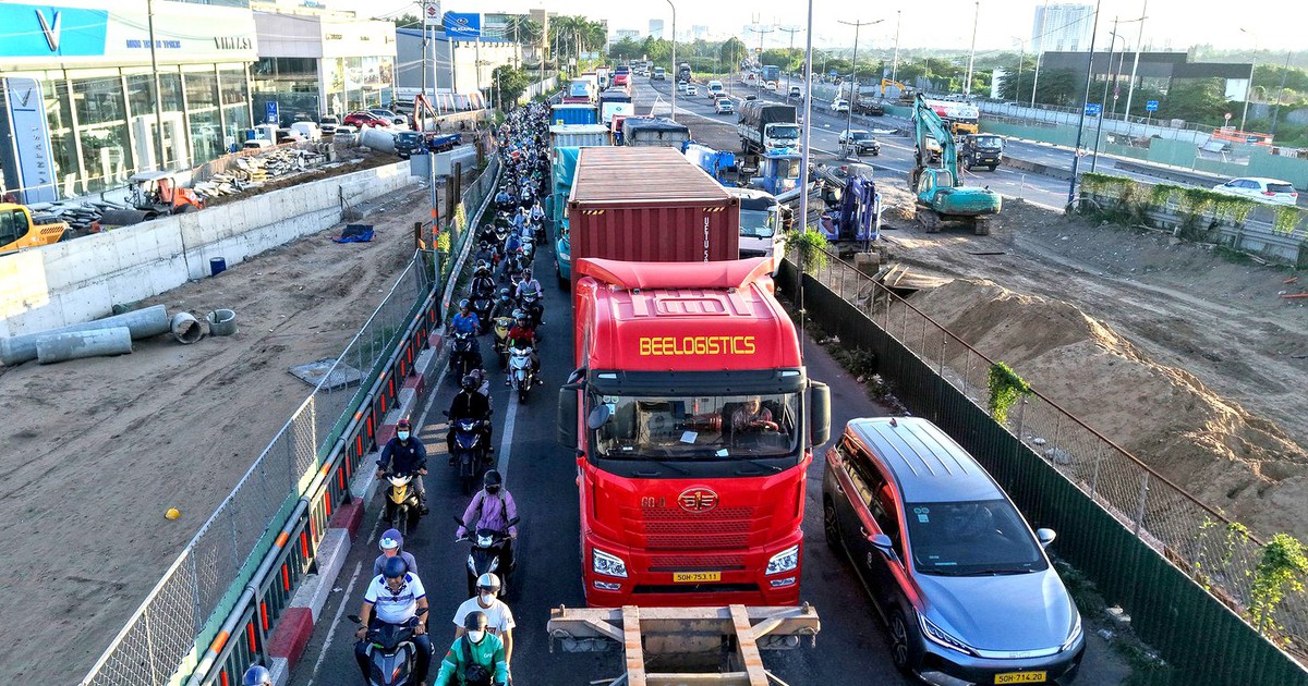 Đường liên cảng TP.HCM: Lối thoát nào cho ùn tắc quanh cảng?