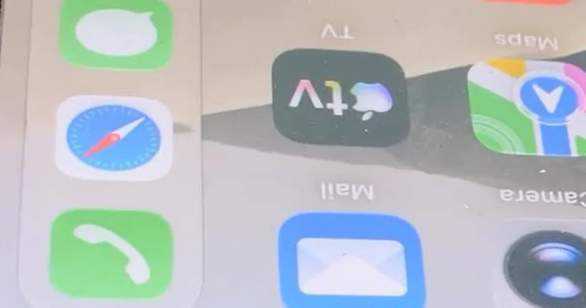 iPhone Duo xuất hiện ca nứt màn hình gần bản lề, Apple đã tiếp nhận báo cáo