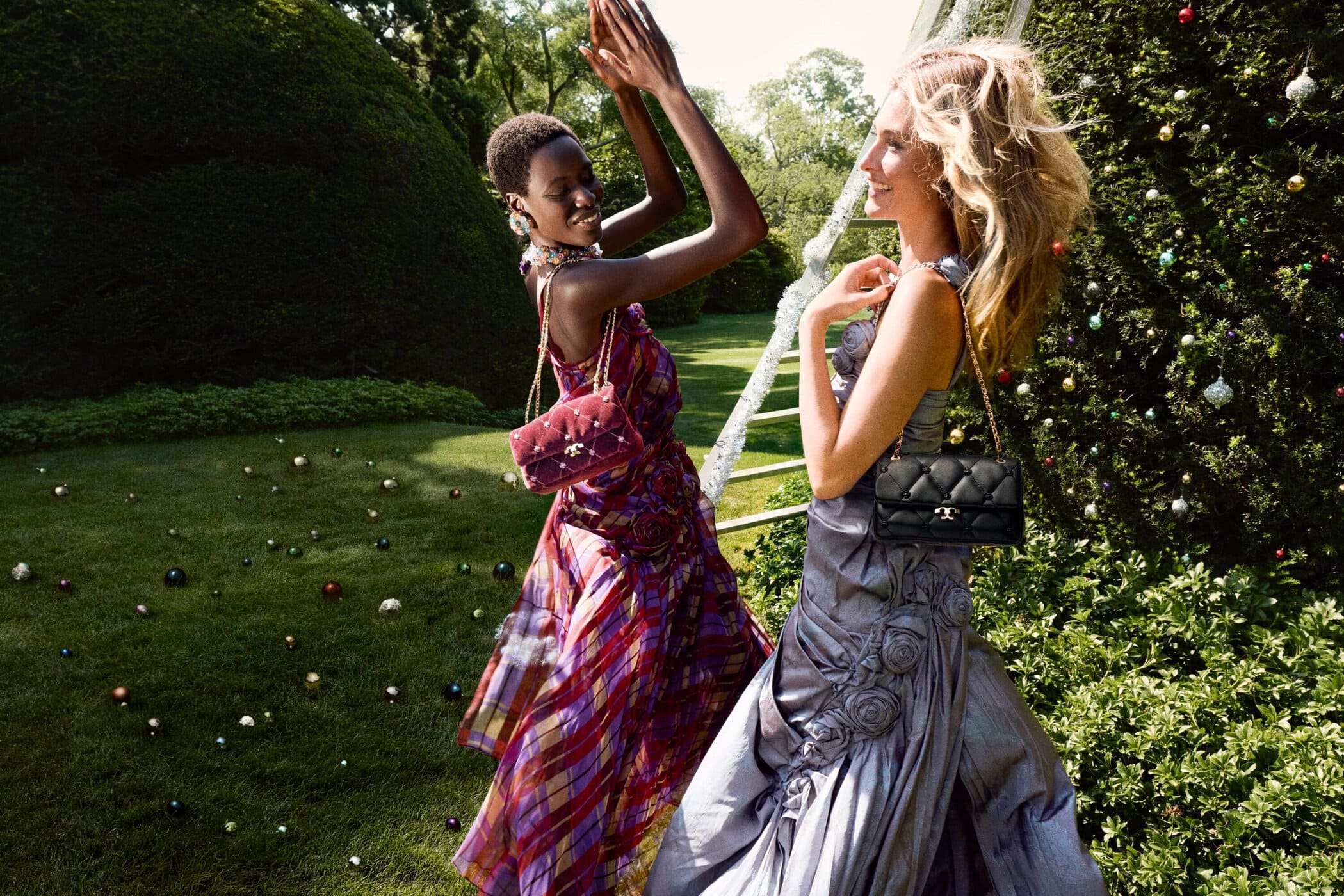 Prada dan Tory Burch Mengubah Cerita Kempen Perayaan