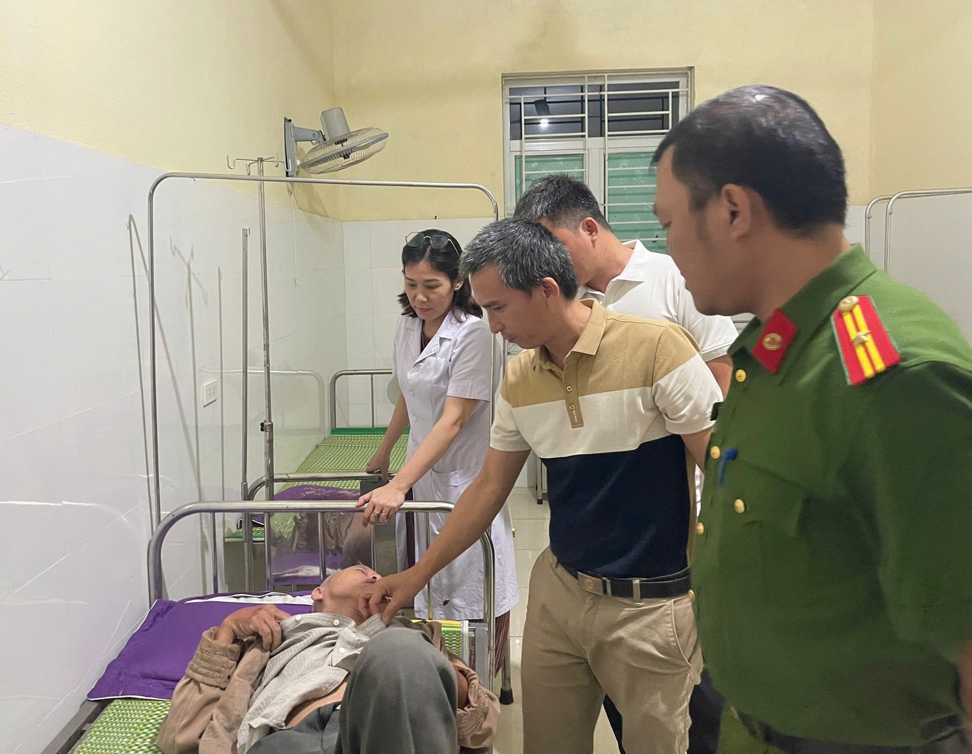 Công an địa phương giúp người đi lạc trở về với gia đình như thế nào?