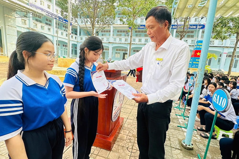 Tuyển sinh lớp 10 có thể mở rộng xét học bạ: Phụ huynh cần biết gì?