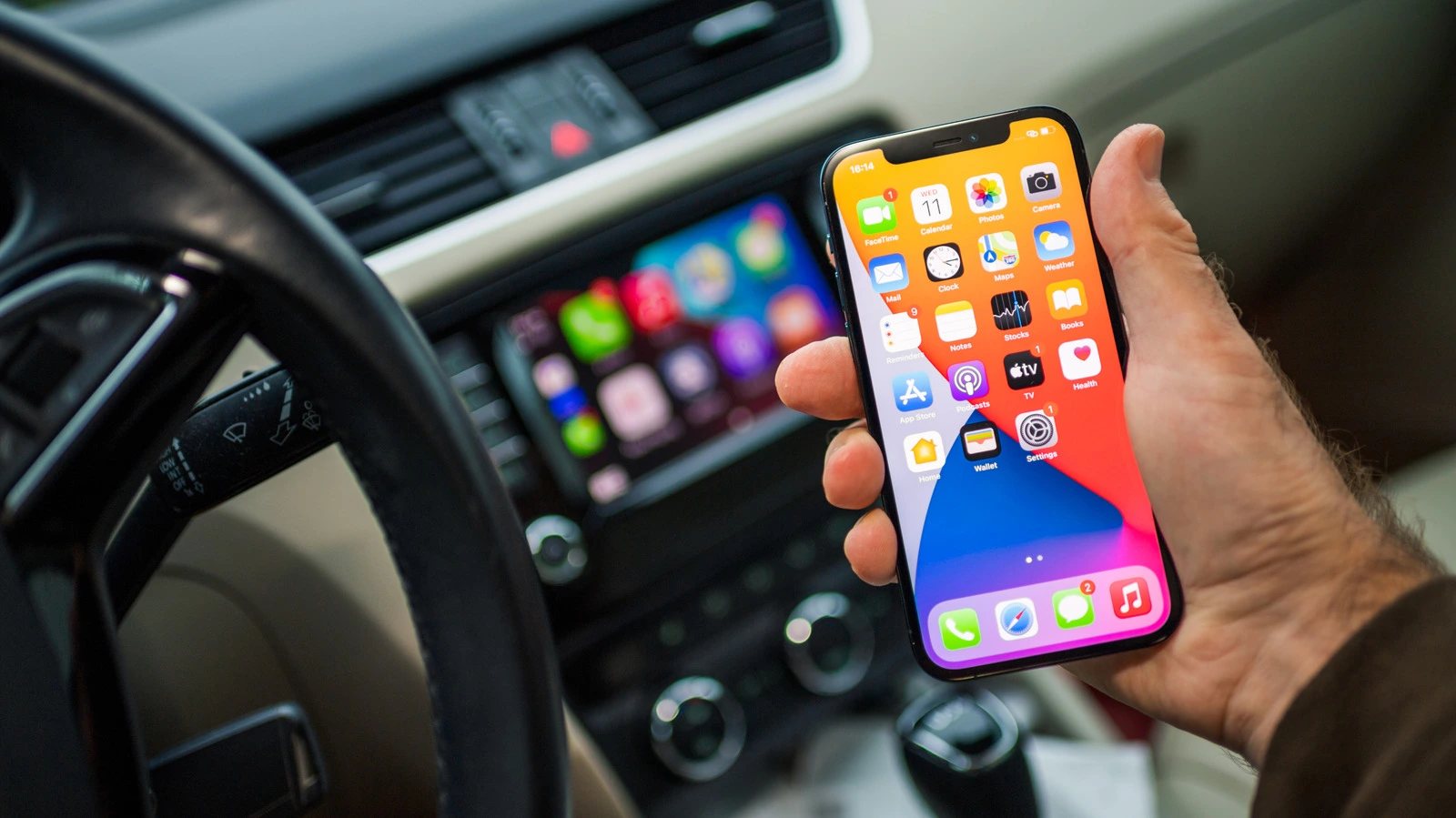 iOS 27.2 bổ sung hai thay đổi cho CarPlay: Người dùng cần biết gì?