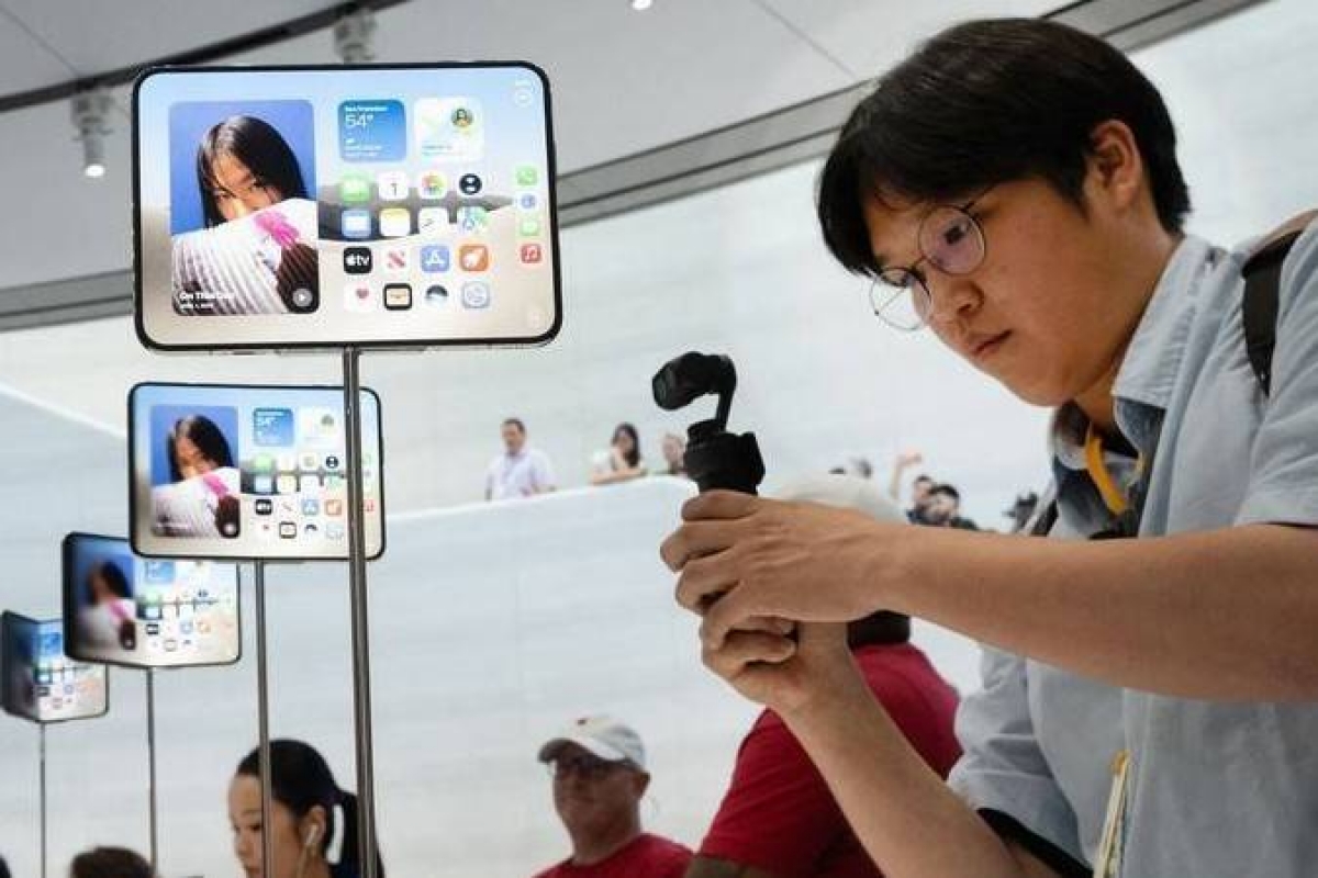 iPhone Duo: Dấu Hiệu Lỗi Màn Hình Gập và Cách Được Hỗ Trợ Đổi Máy