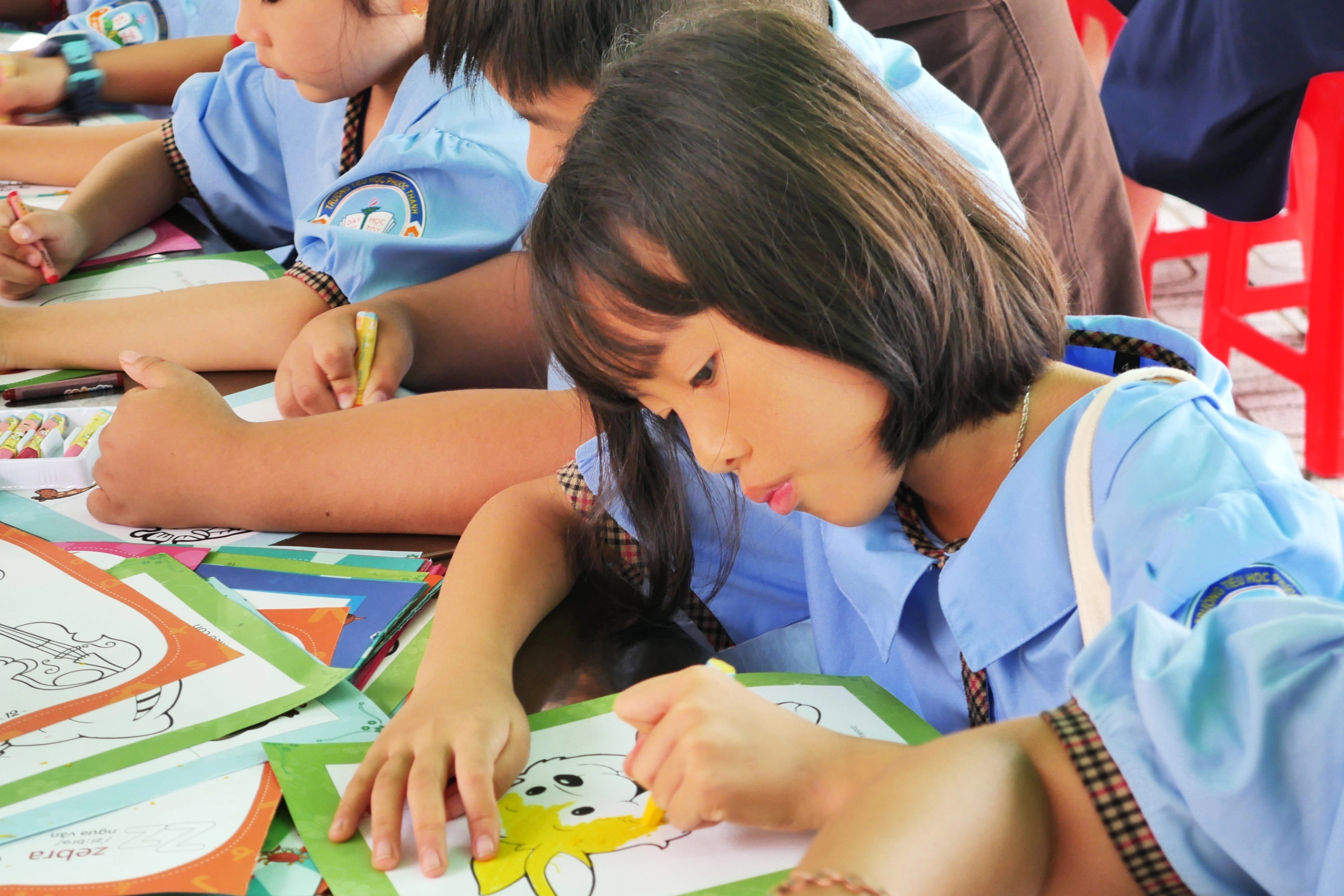 Tủ sách trường học mở rộng cơ hội đọc cho học sinh ra sao?