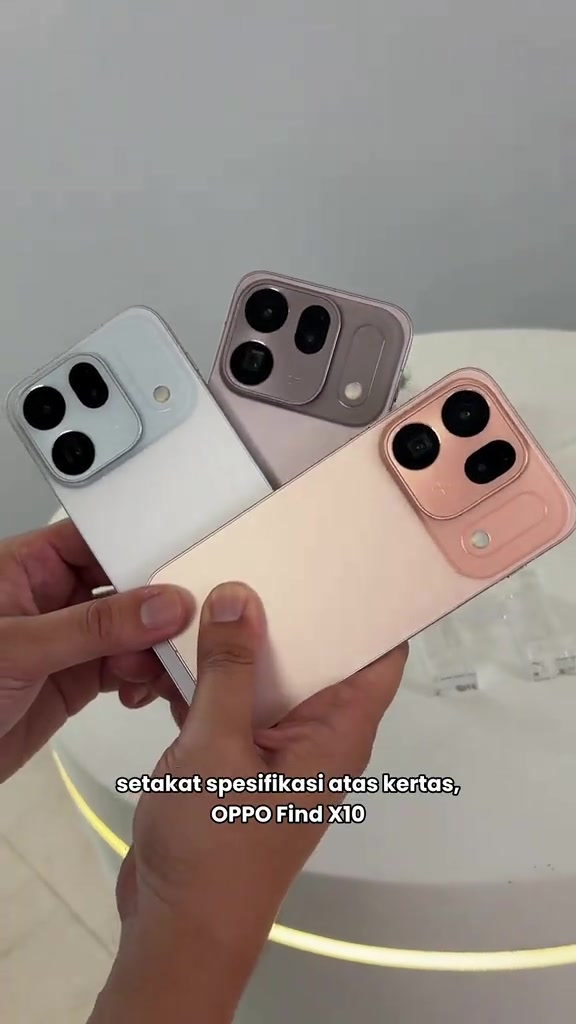 Beberapa unit OPPO Find X10 Series dalam warna berbeza dipaparkan bersama